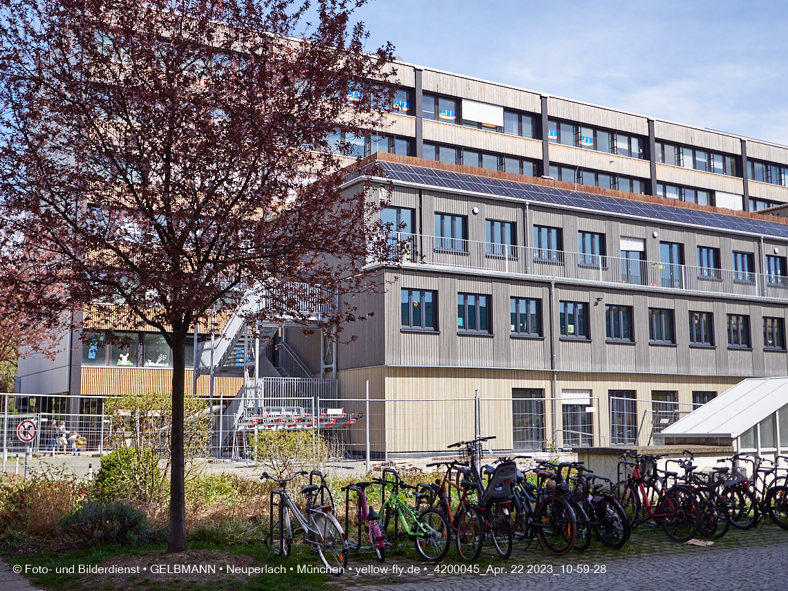 22.04.2023 - Baustelle Montessori Schule im Plettzentrum in Neuperlach